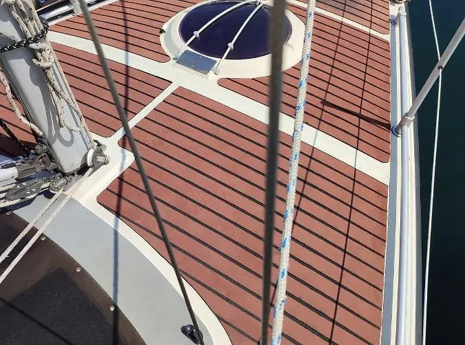 Bateau A Quai St Raphael, 4 Couchages , Voilier Etap 28I