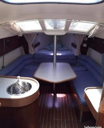 Bateau A Quai St Raphael, 4 Couchages , Voilier Etap 28I