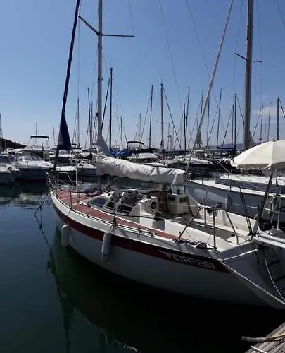 Bateau A Quai St Raphael, 4 Couchages , Voilier Etap 28I